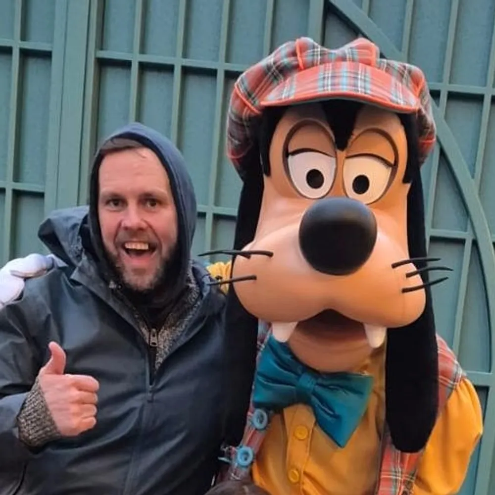 rosetintedspectrum.bsky.social's profile picture