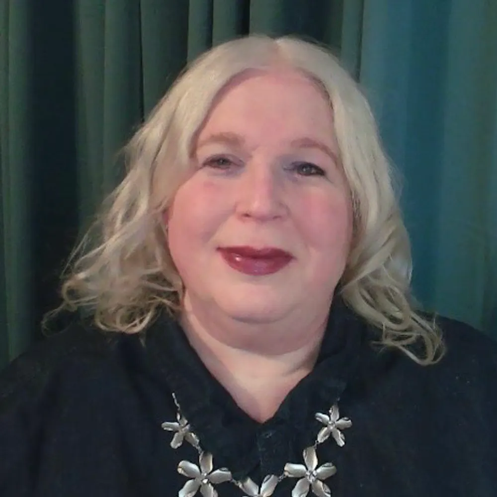 carlyjdubois.com's profile picture