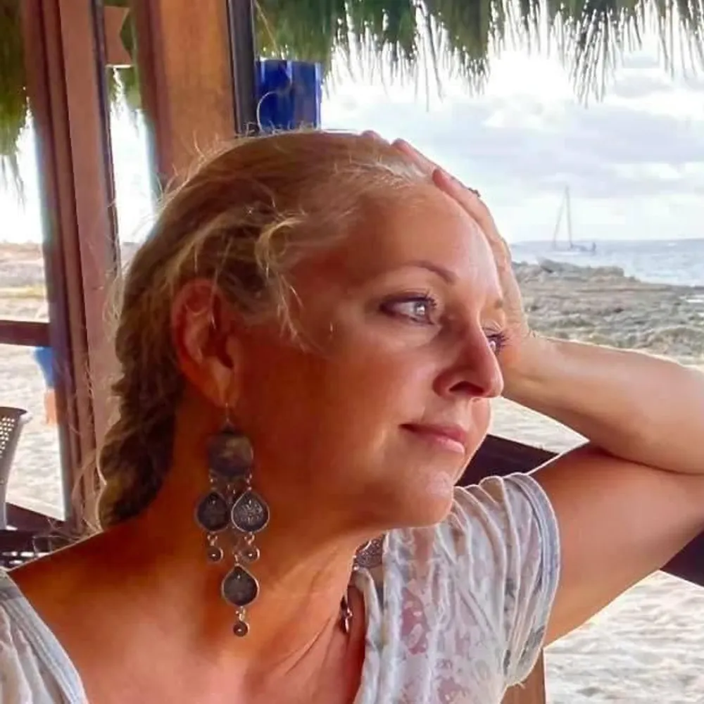 bethwhoisbeth.bsky.social's profile picture