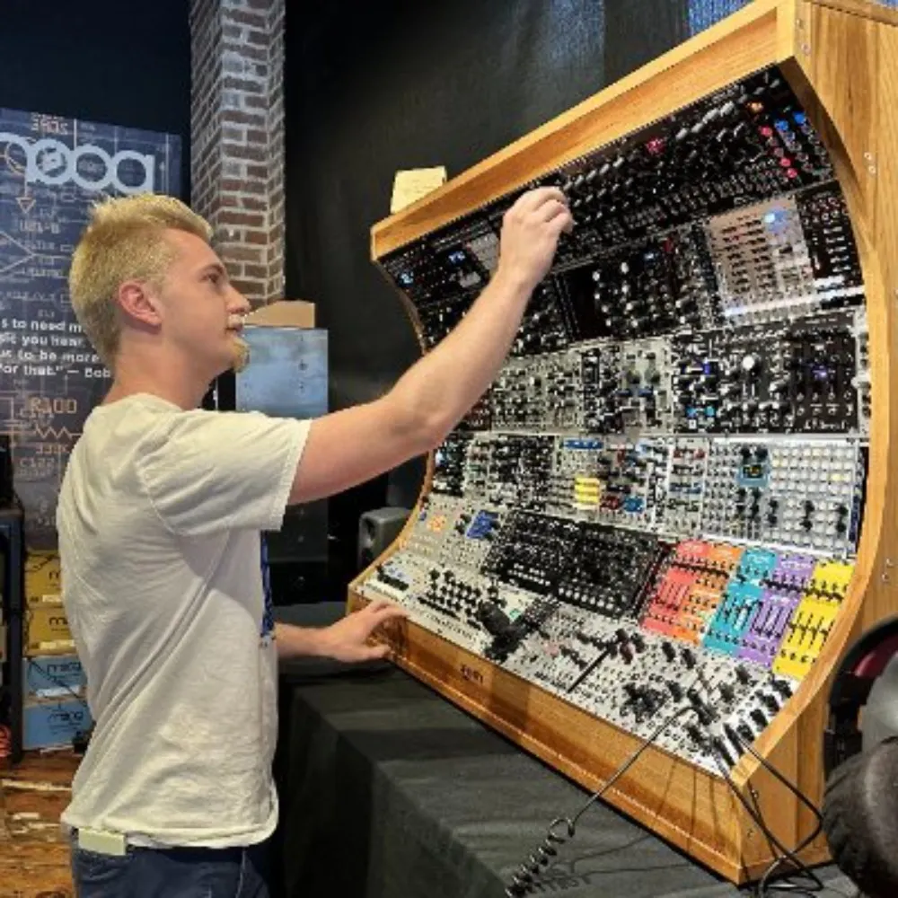 nikhunder.com's profile picture