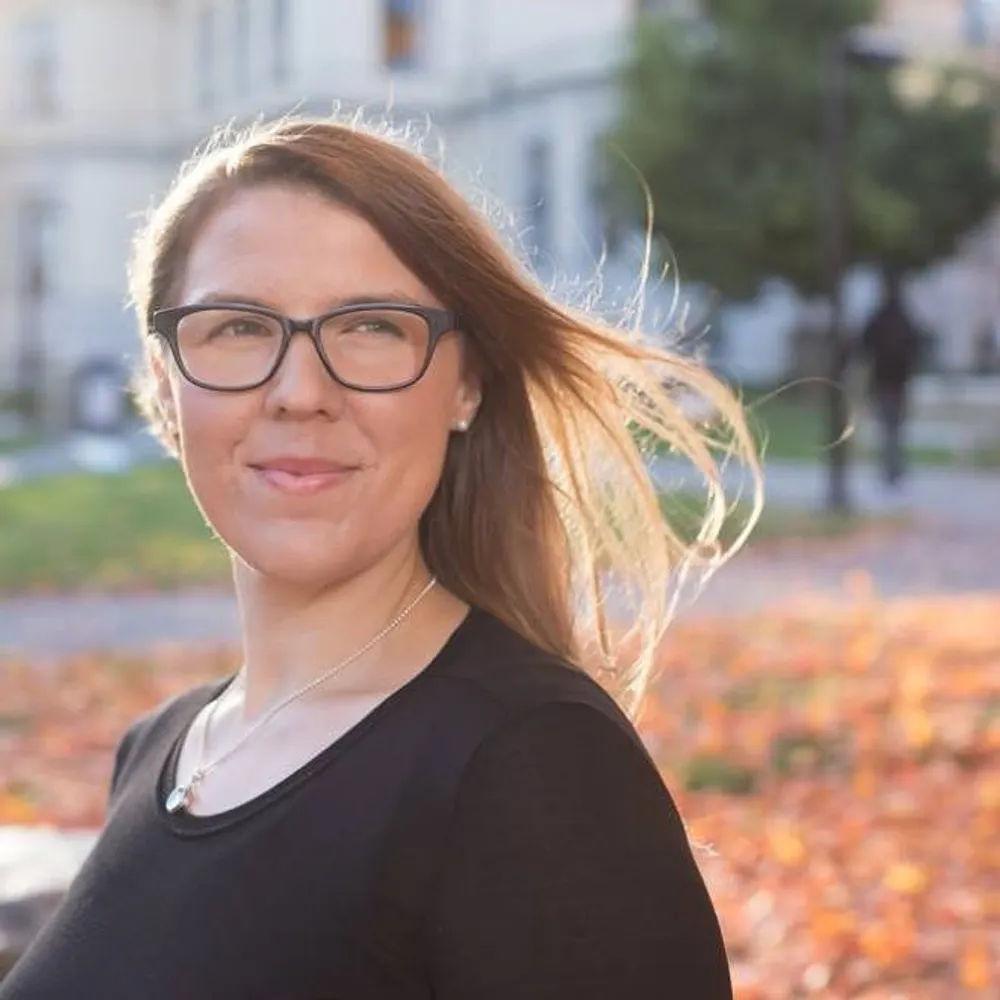 lex.vaughn.theneedling.com's profile picture