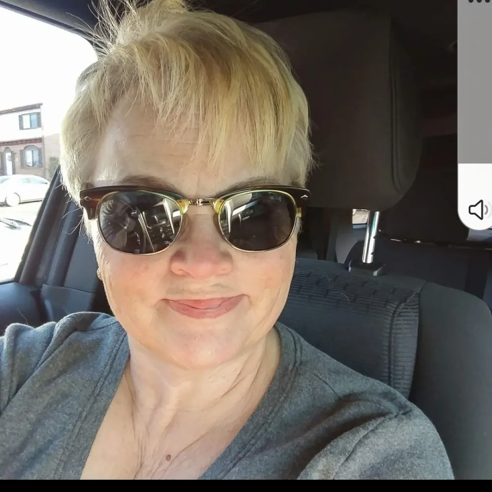 robinflamingo.bsky.social's profile picture