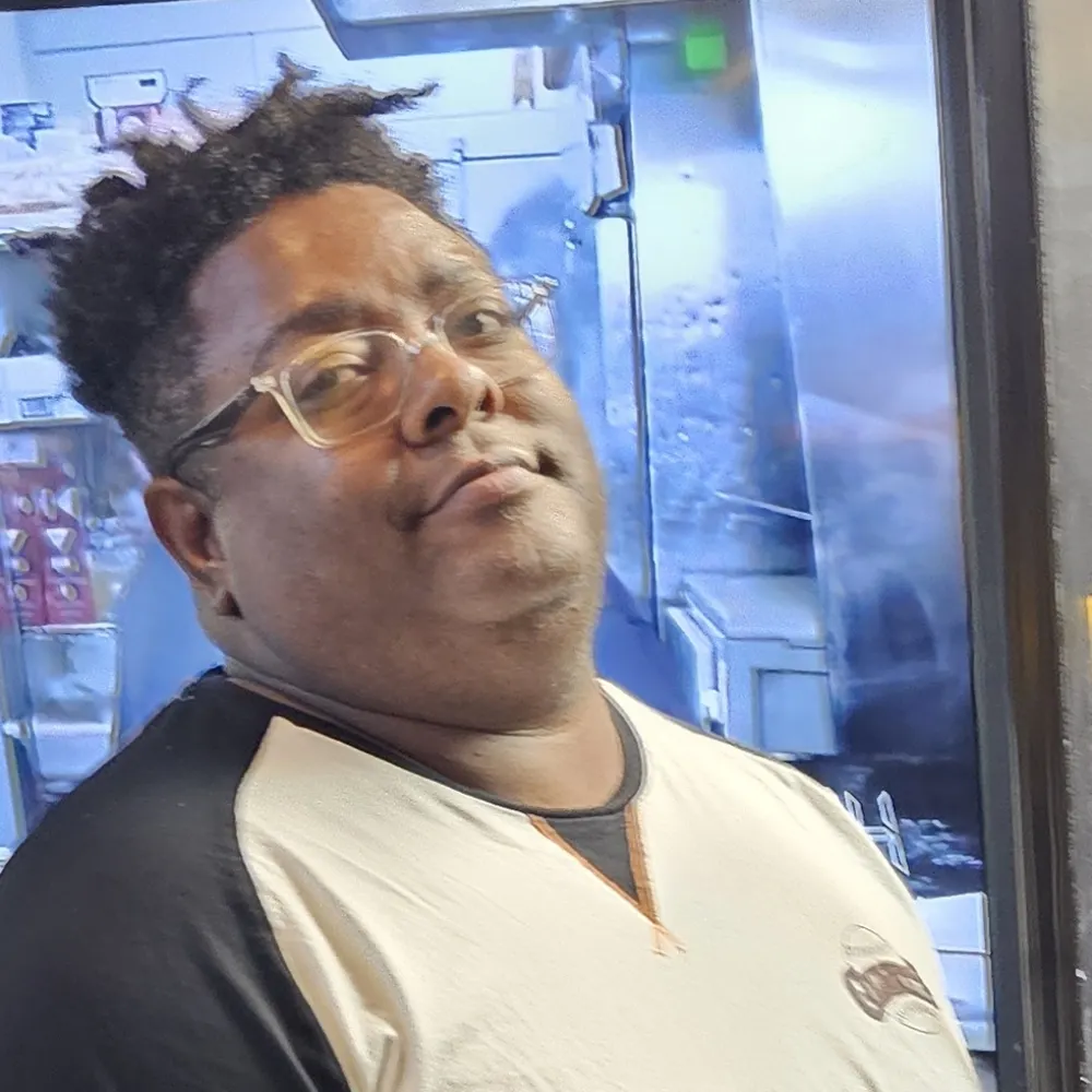 glue74.bsky.social's profile picture