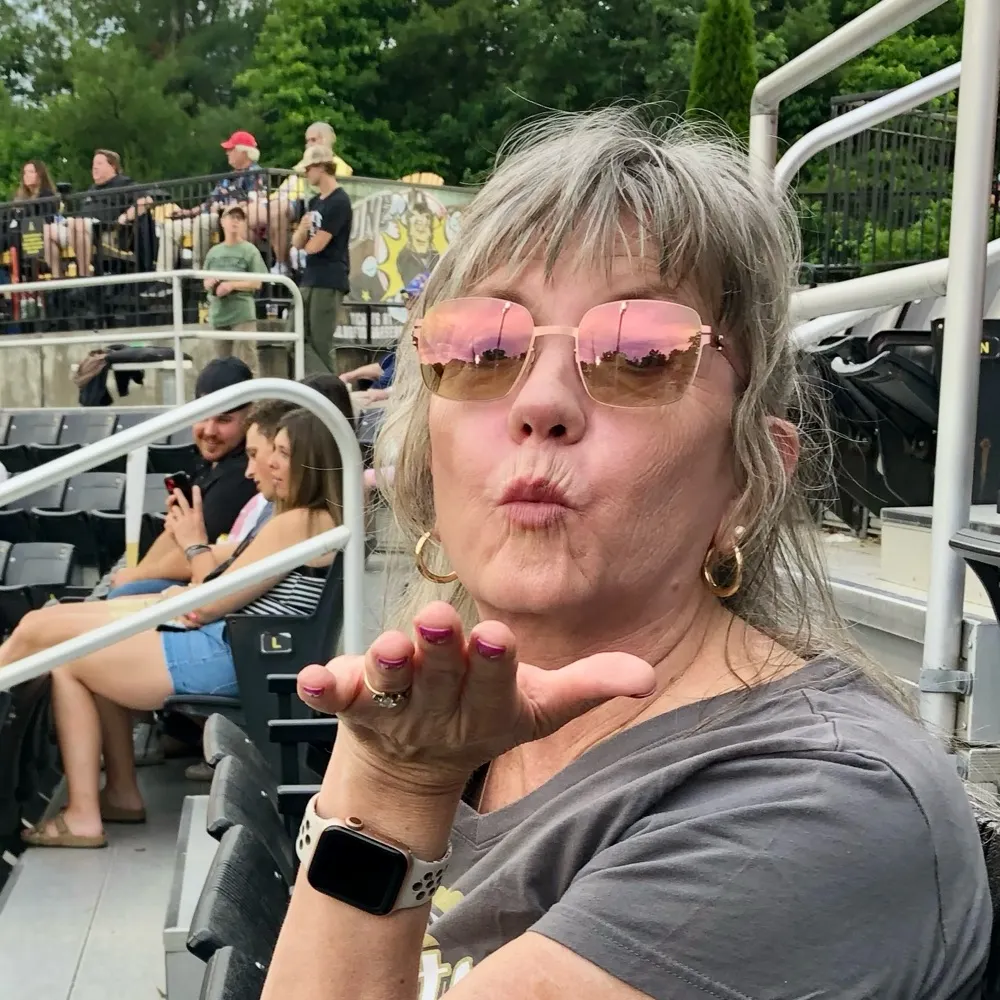 lknwoman.bsky.social's profile picture