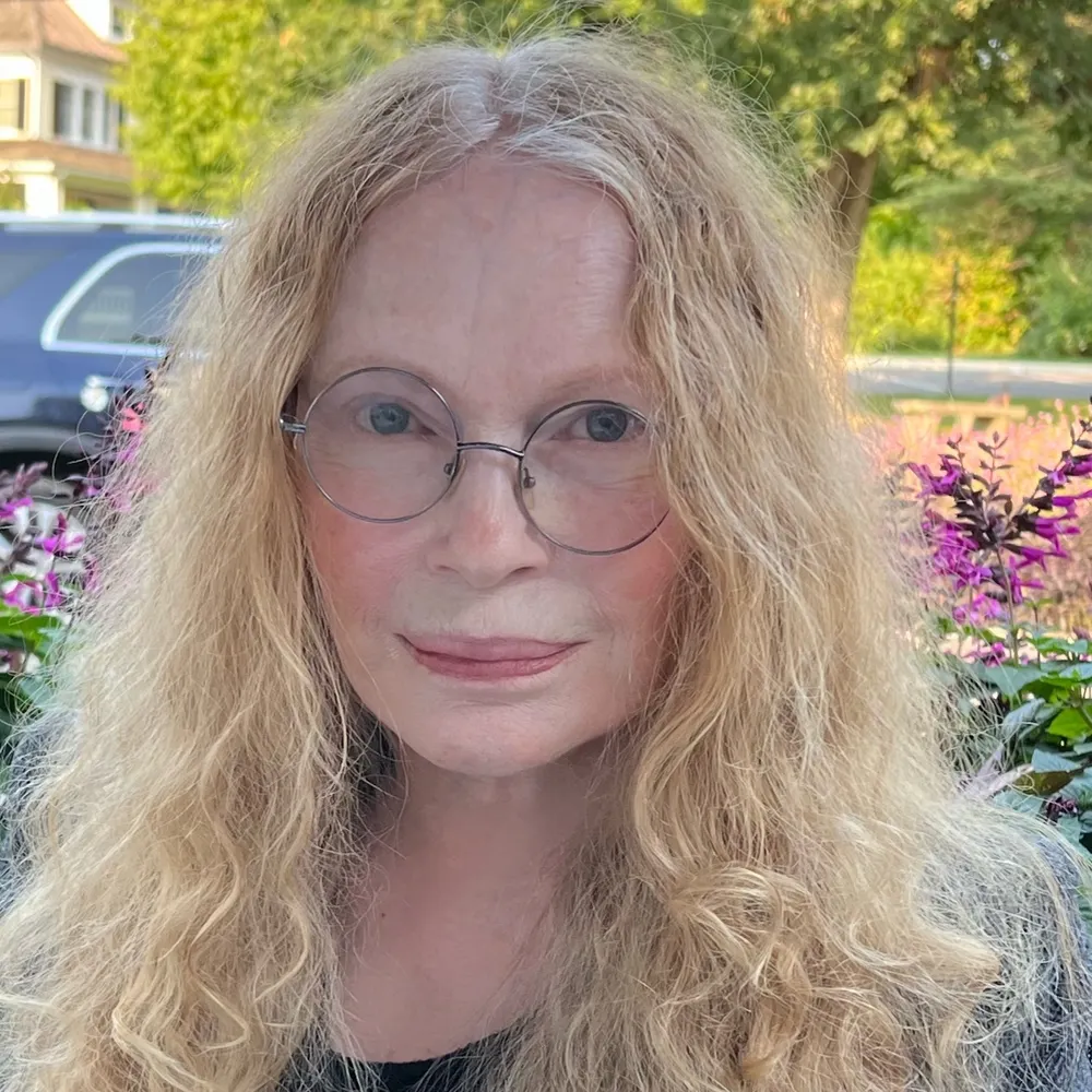 miafarrow.bsky.social's profile picture