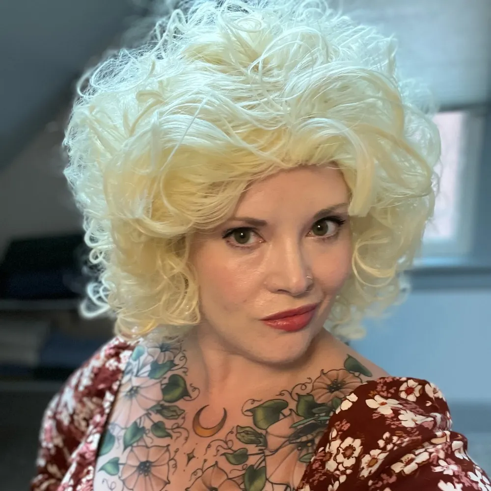 madelinekahnivore.bsky.social's profile picture