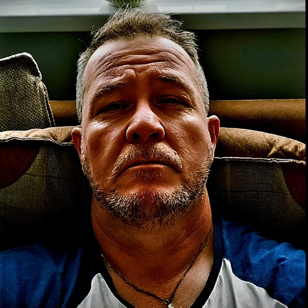 bigshirtlesscol.bsky.social's profile picture