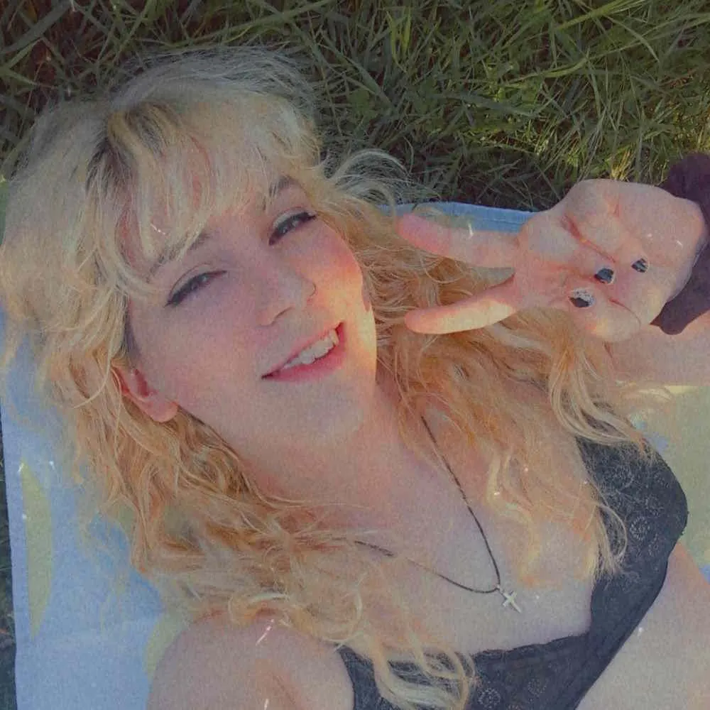 bisexualwoman.bsky.social's profile picture