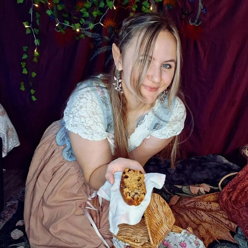 helenathistledown.bsky.social's profile picture