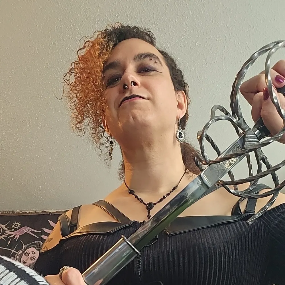 viatrixswordwitch.bsky.social's profile picture