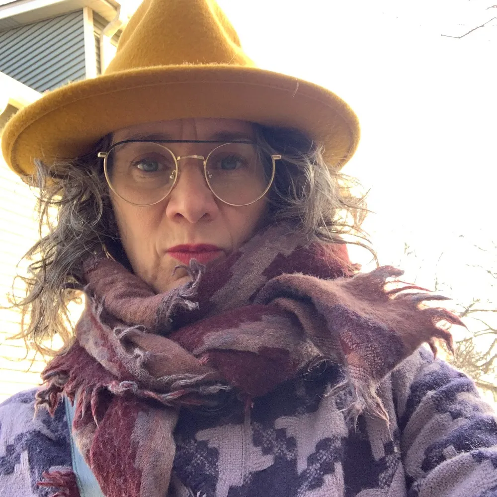 zoezolbrod.bsky.social's profile picture