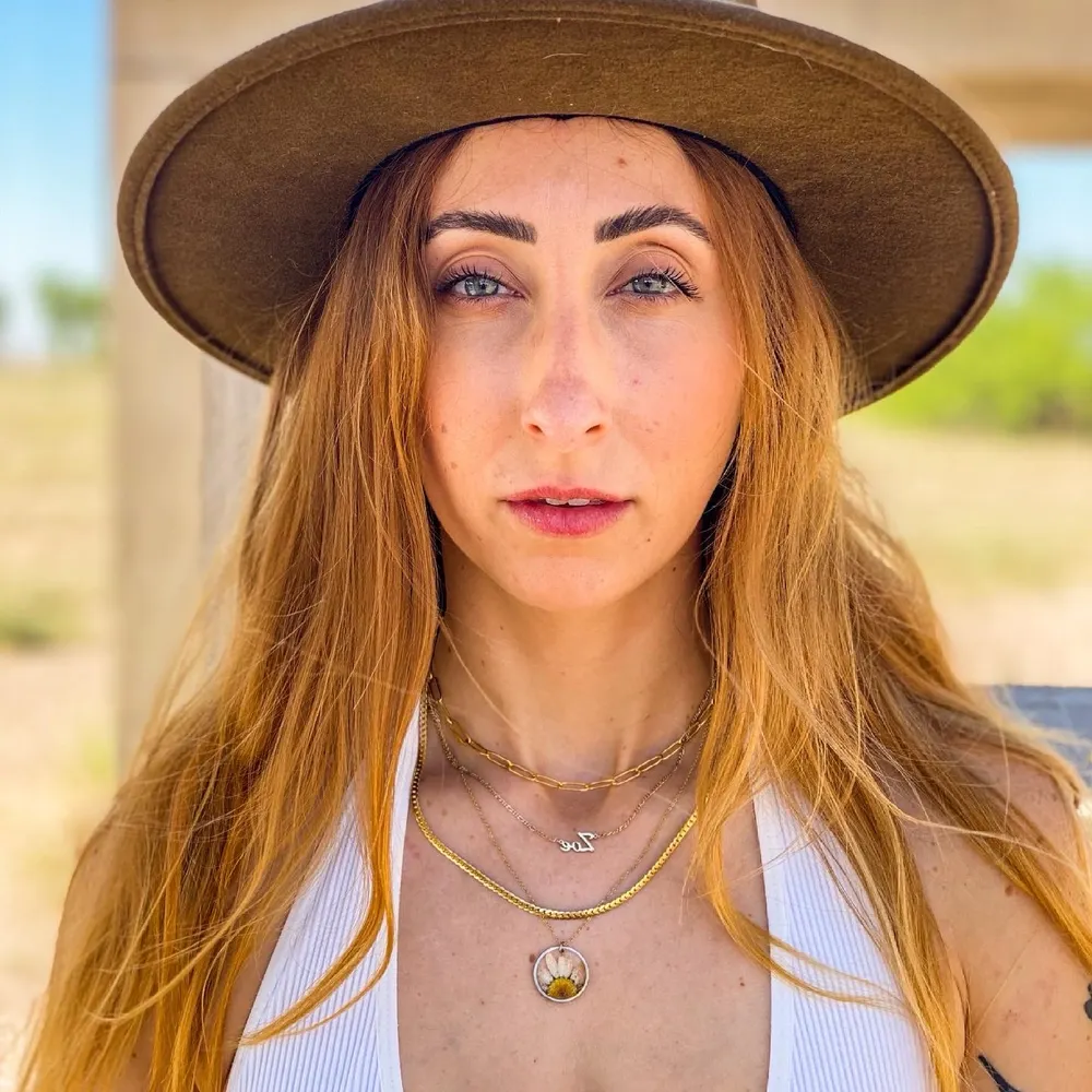 zoebytheriver.bsky.social's profile picture