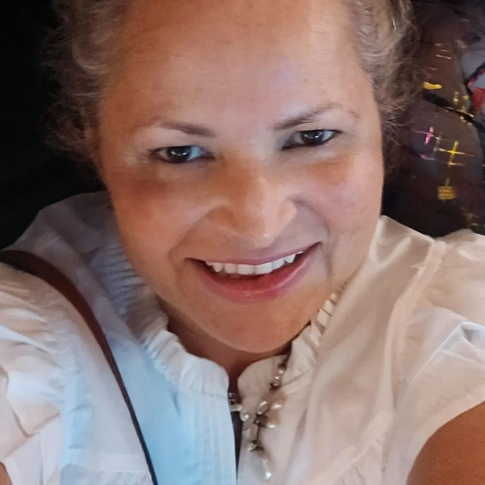 redhibiscus23.bsky.social's profile picture