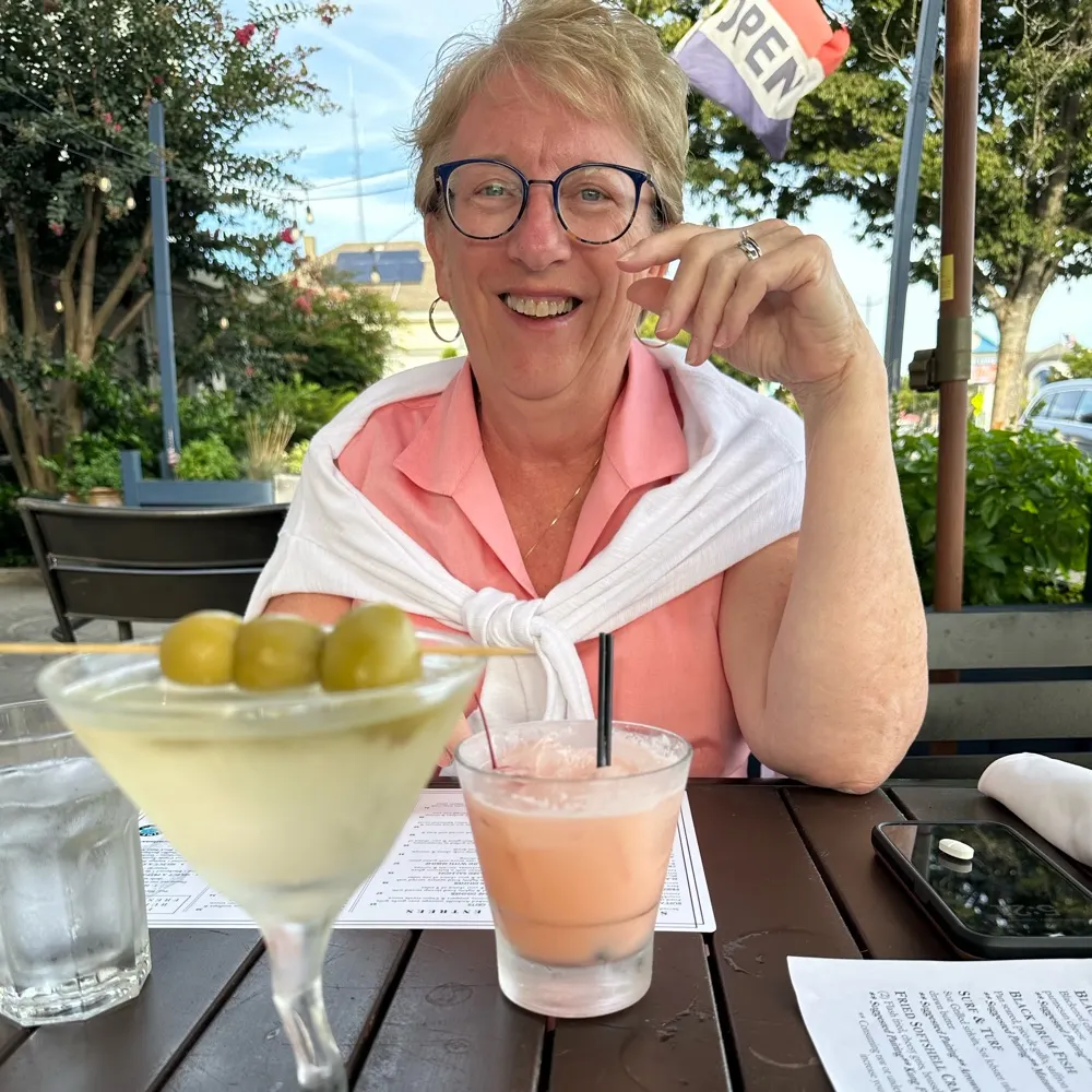 hollybushbooks.bsky.social's profile picture