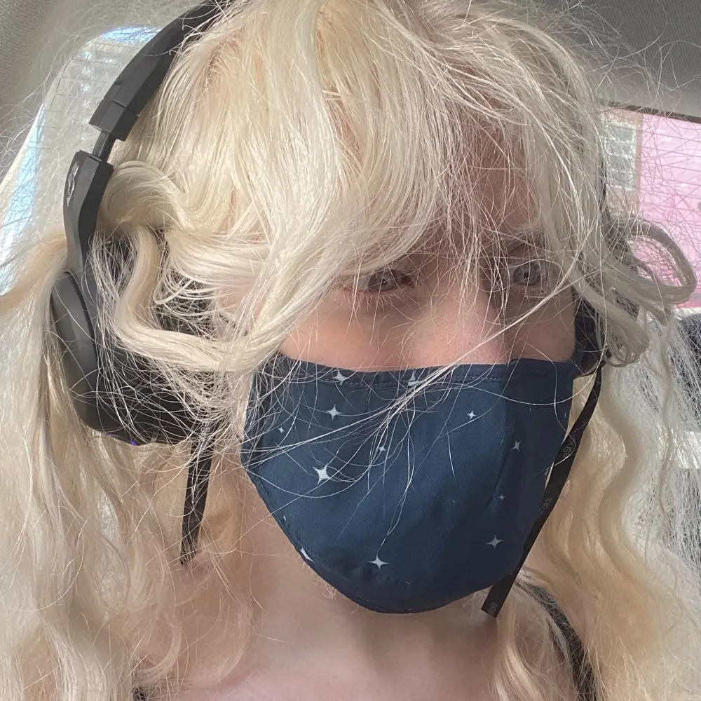 glitterblossom.bsky.social's profile picture