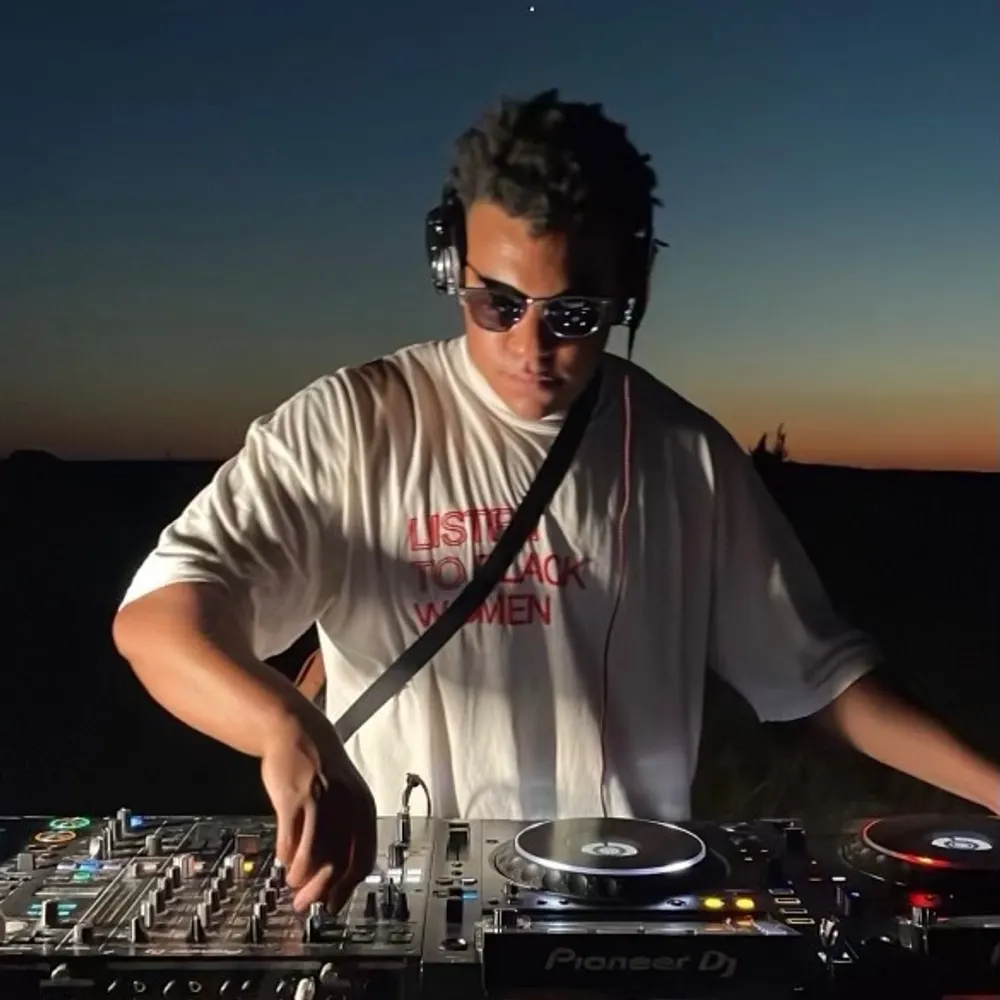 tokenofthemonth.bsky.social's profile picture