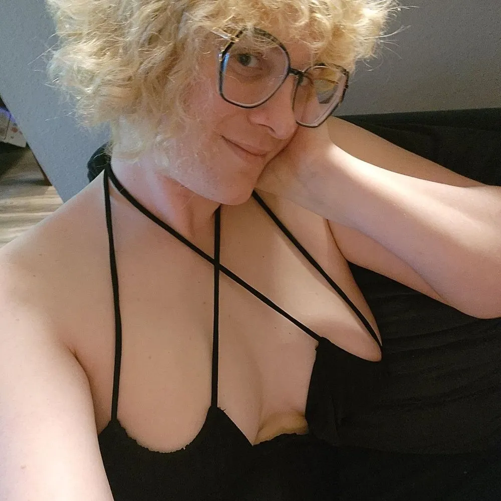 pompadourprincess.bsky.social's profile picture