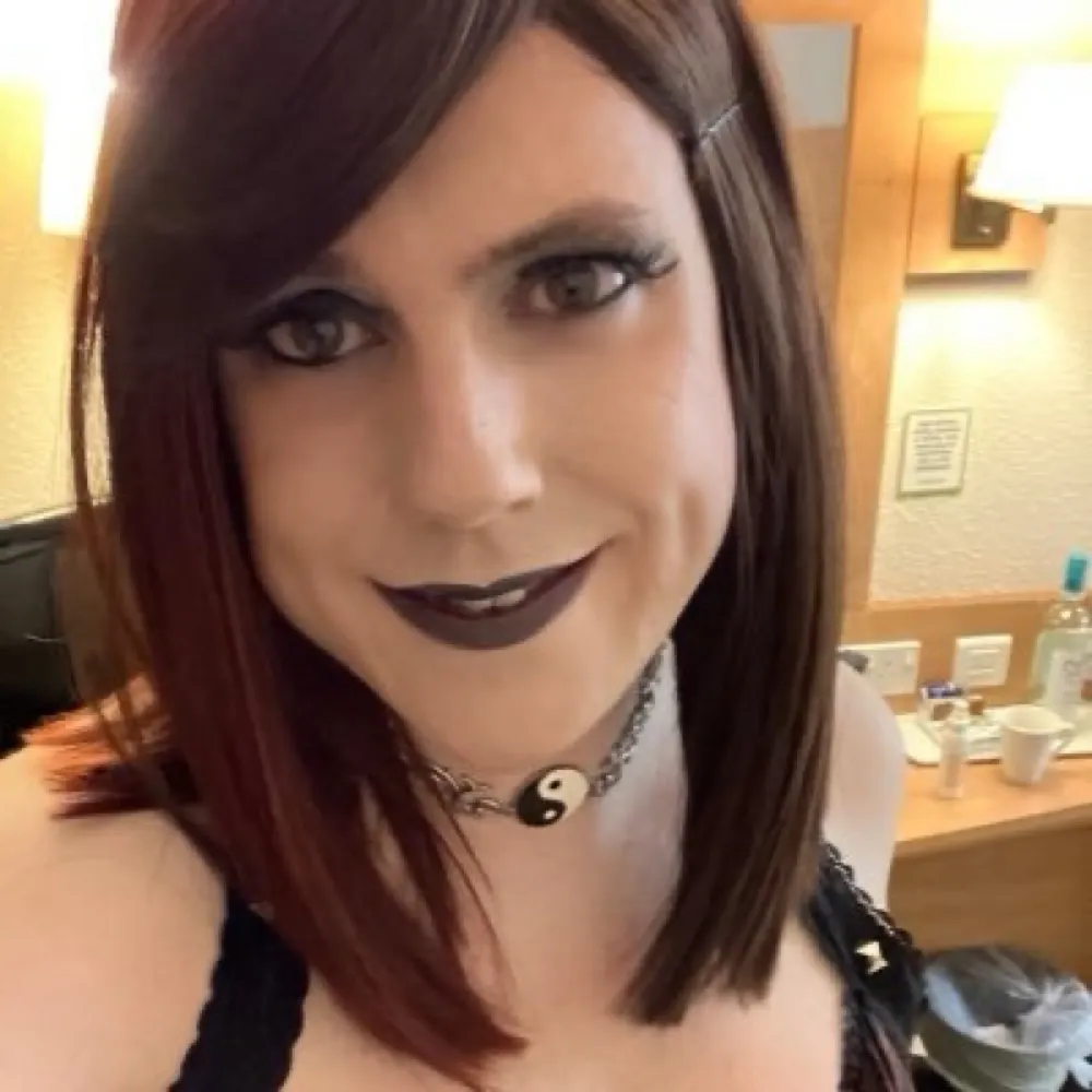 amyfluidgoth.bsky.social's profile picture