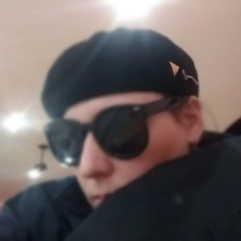 vivien3daggers.bsky.social's profile picture