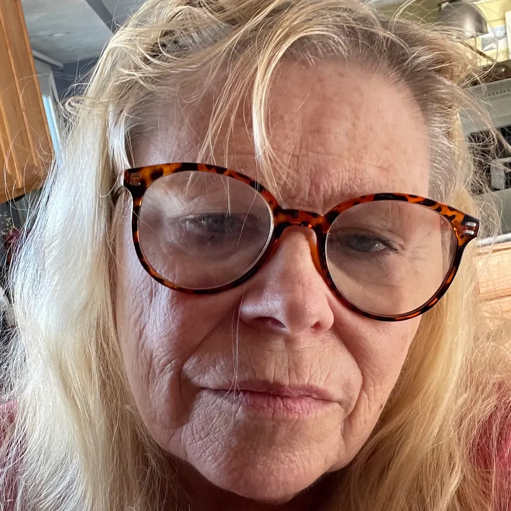 lynnvee.bsky.social's profile picture