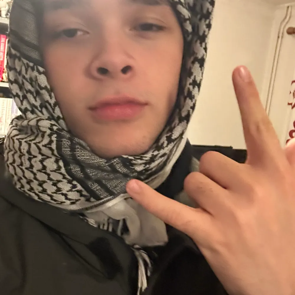 camwh0rebf.bsky.social's profile picture